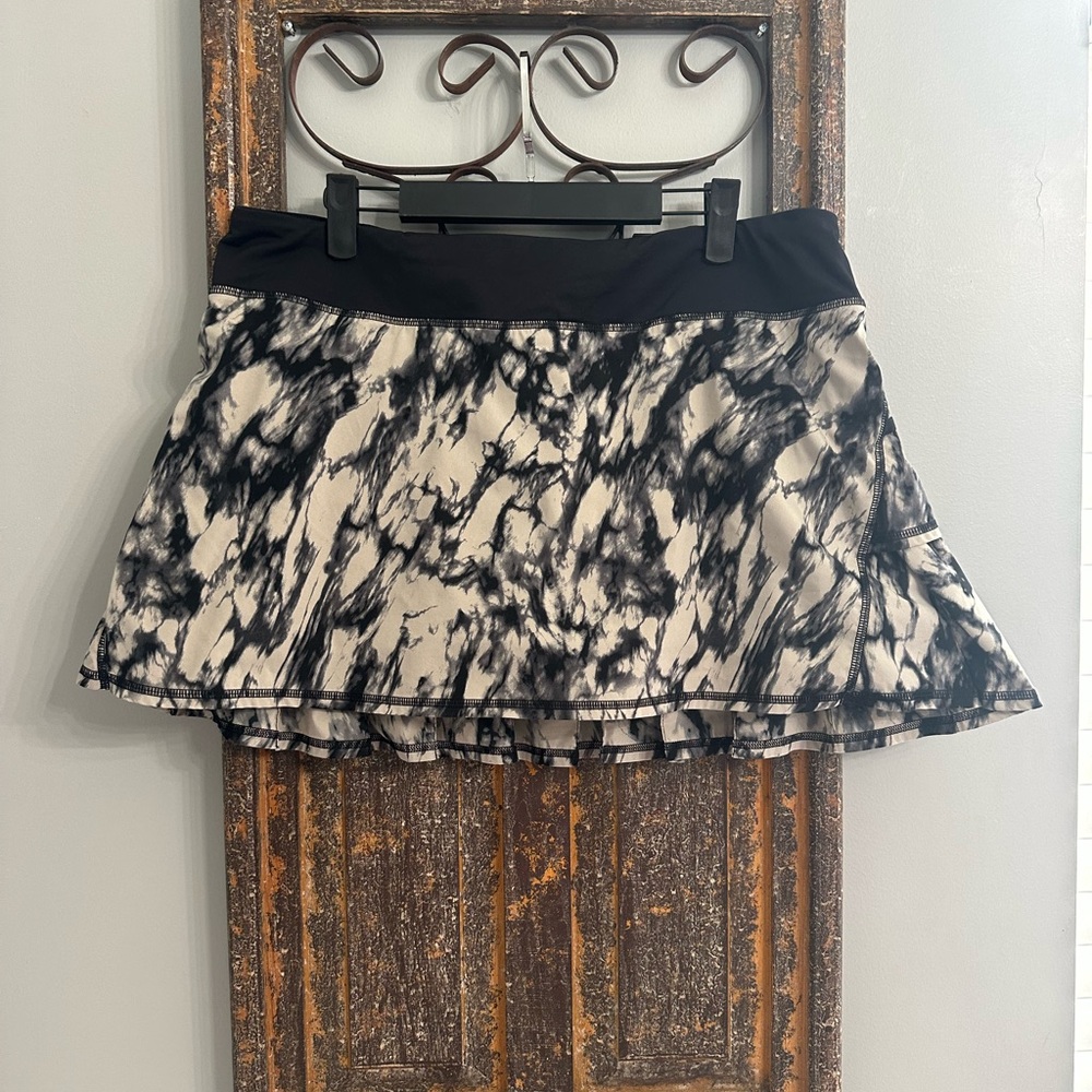 Lululemon size 12 Tall skirt